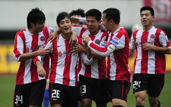 欧冠前瞻：埃因霍温各项赛事5连胜，马竞伤病严重多人缺席（欧冠前瞻：埃因霍温状态火热豪取五连胜，马竞遭伤病潮多人无缘出战）