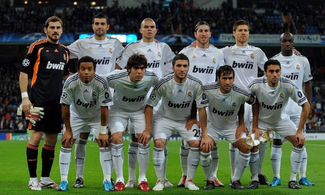 利物浦发角球期间 萨拉赫和亨德森聊了很久（利物浦角球时，萨拉赫与亨德森长时间交流）