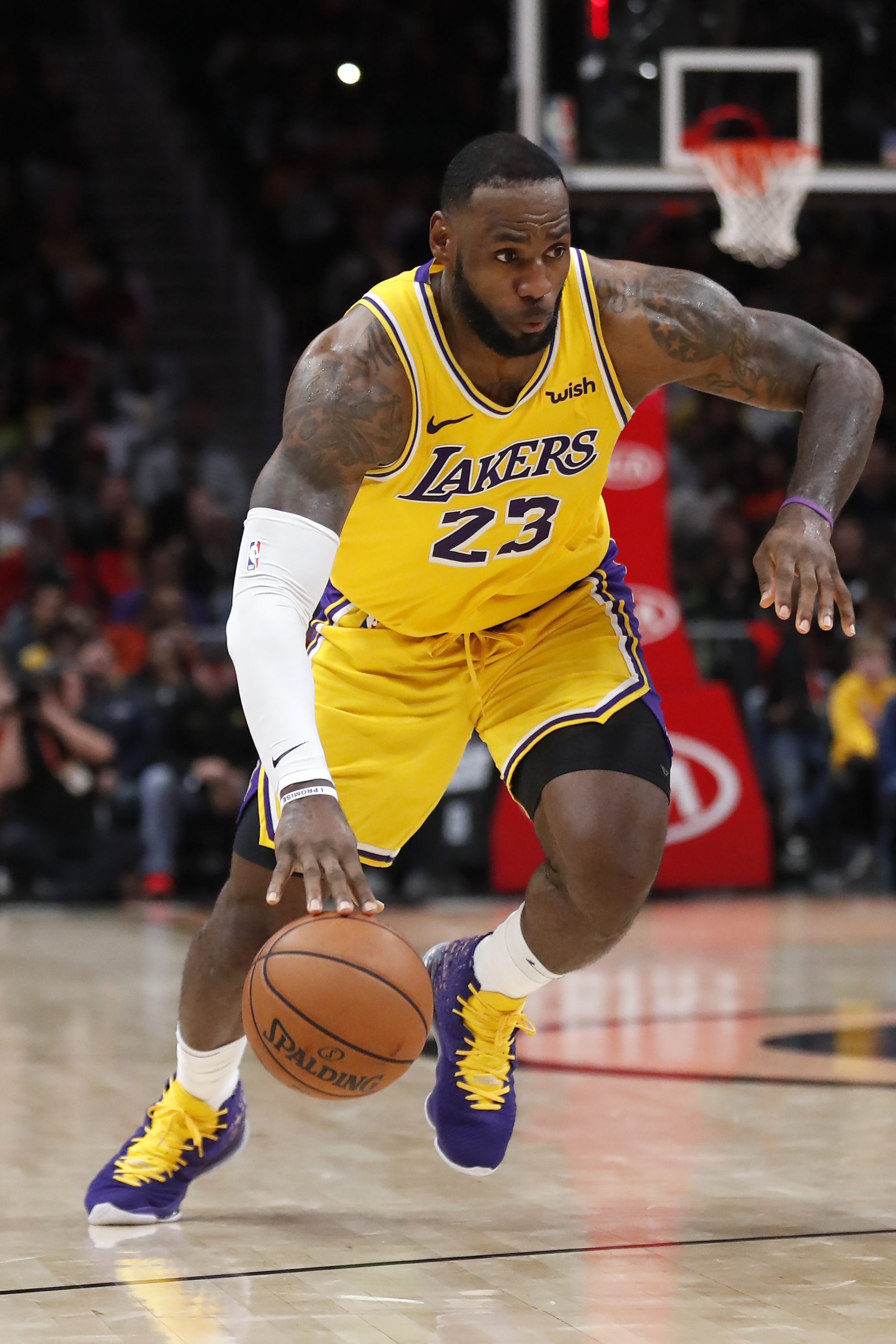 莱奥：我和囧叔经常交流，不仅聊足球，也聊生活中的方方面面（莱奥：我和囧叔沟通频繁，聊球也聊生活）