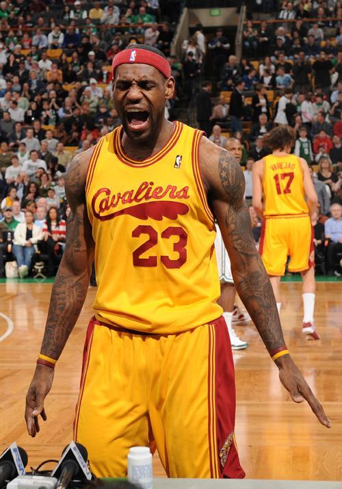 马刺和火箭，打造超级豪阵，谁更有机会交易得到字母哥（打造豪阵的马刺与火箭，谁更有望通过交易拿下字母哥？）