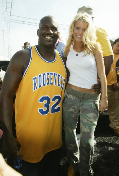 32岁津门虎王牌队长正式转会上港，亚冠首轮亮相柔佛引关注（32岁津门虎王牌队长官宣加盟上港，亚冠首战对阵柔佛备受关注）