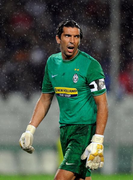 马卡：土耳其客平西班牙后更衣室发生盗窃事件，手表戒指丢失（马卡：土耳其客场战平西班牙后，客队更衣室遭盗，手表与戒指不翼而飞）