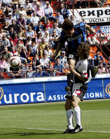 李毅祝福邵佳一：希望大家能多给本土教练一些宽容和时间（李毅为邵佳一送祝福：呼吁外界多给本土教练宽容与时间）