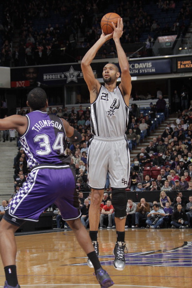 因右踝发炎，朗尼克取消了担任阿森纳vs拜仁解说嘉宾的计划（右踝发炎，朗尼克退出阿森纳战拜仁的解说工作）