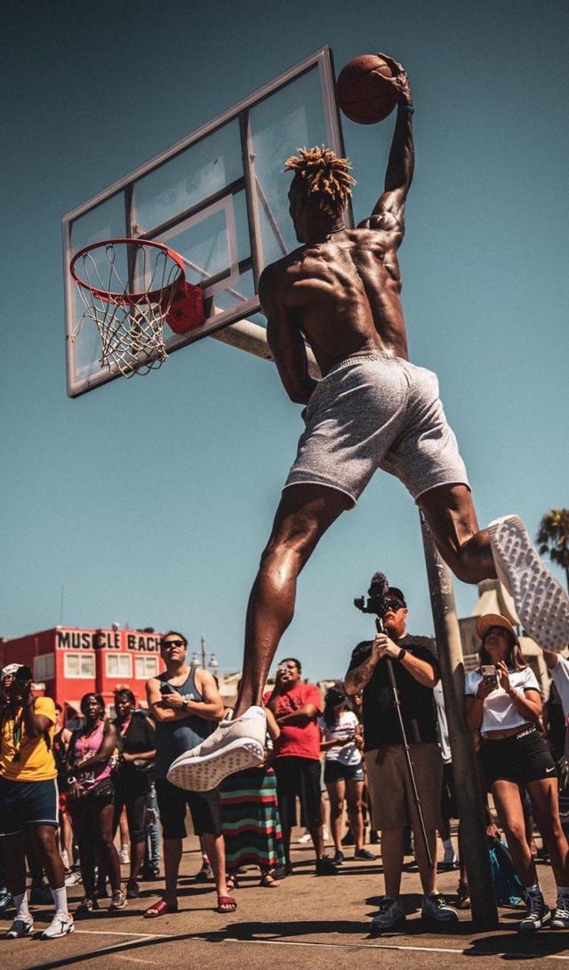 国家德比皇马2-1巴萨5分领跑 近6轮巴萨比皇马多拿9分反超4分（国家德比皇马2-1力克巴萨一度5分领跑，近6轮巴萨净胜9分已反超4分）