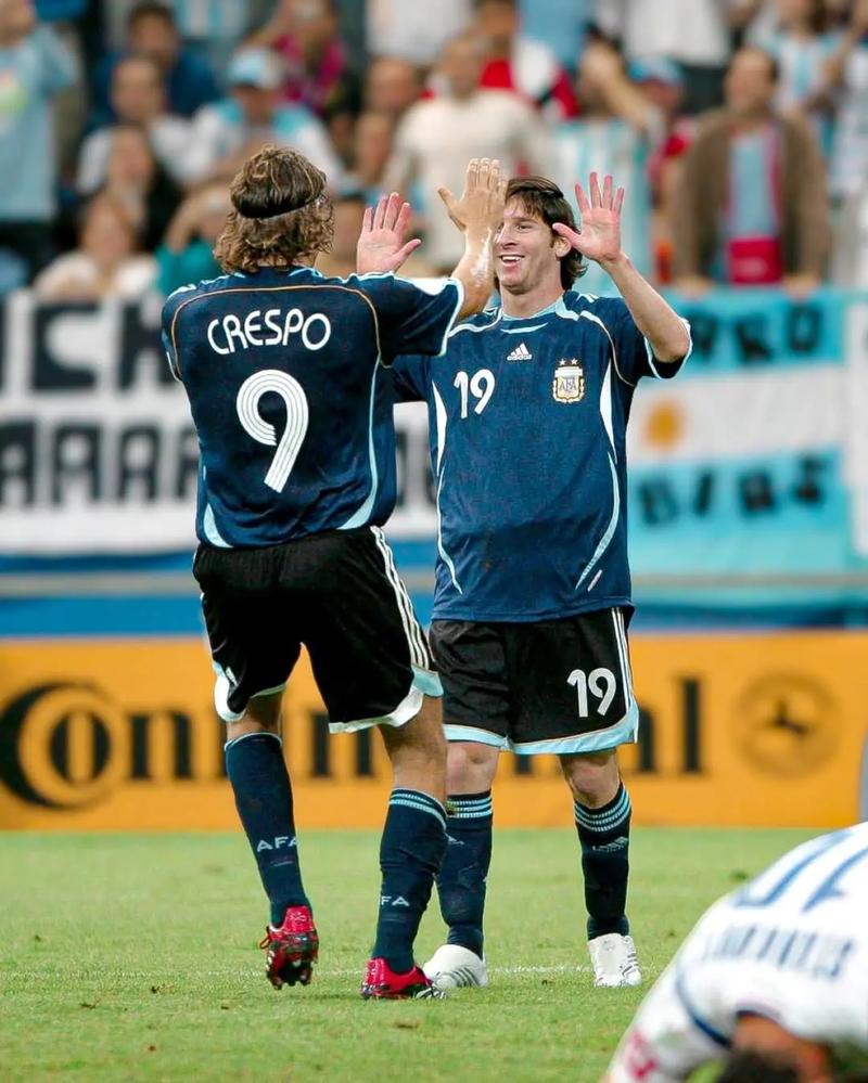 忍不了！球迷刷屏利物浦官方社媒评论区，要求斯洛特下课（忍无可忍！利物浦官媒评论区被球迷刷爆，齐呼斯洛特下课）