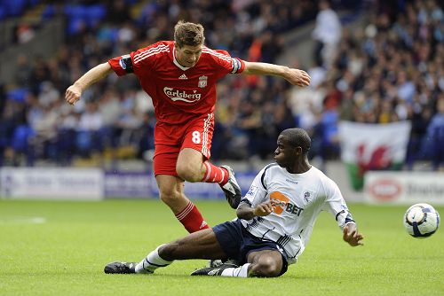 安东尼自贝蒂斯首秀以来禁区外进6球，五大联赛仅次于姆巴佩（安东尼自贝蒂斯首秀至今已轰6记禁区外进球，五大联赛仅逊姆巴佩）