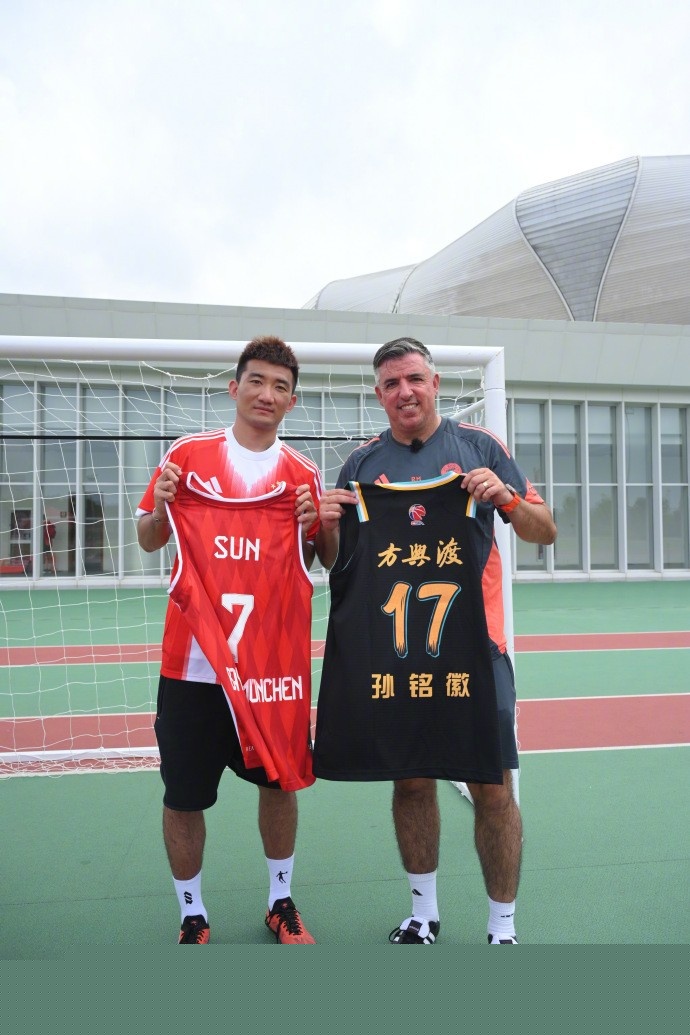 投篮靠谱！浙江新外援兰道夫14中8贡献28分，三分5中4（手感火热！浙江新援兰道夫14投8中砍28分，三分5投4中）