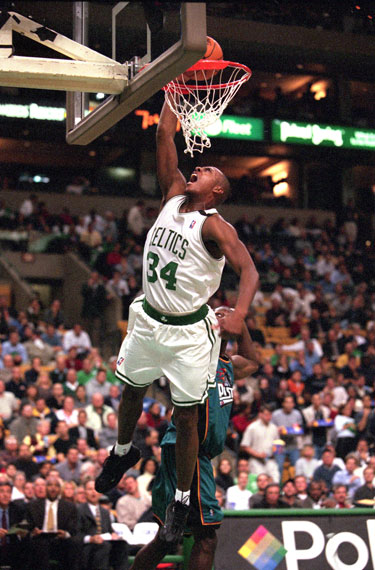 英超第14轮综述：利物浦平局+切尔西爆冷，阿森纳5分领先稳居榜首（英超第14轮盘点：利物浦战平、切尔西冷负，阿森纳以5分优势领跑）